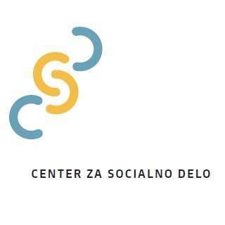 Družina z novorojenčkom obiskuje center za socialno delo