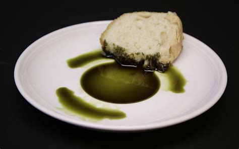 Slika bučnega olja, pridelanega v samostanu