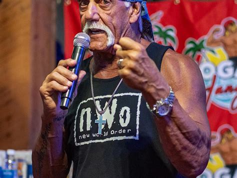 Starši se poslavljajo od otroka pred vrati