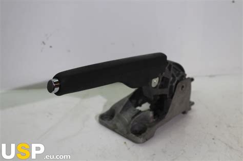 Diagram, ki prikazuje delovanje kolutne ročne zavore na otroškem vozičku