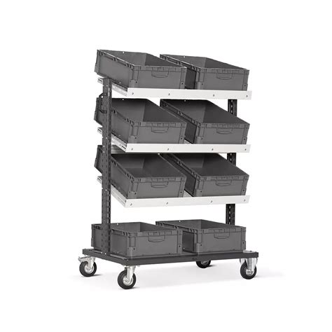 Voziček z zaboji v sodobnem bivalnem prostoru