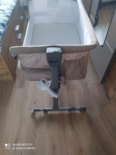 Obposteljna posteljica, pritrjena na posteljo staršev