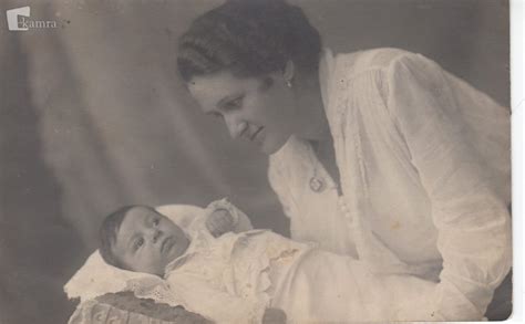 Mlada mati z dojenčkom