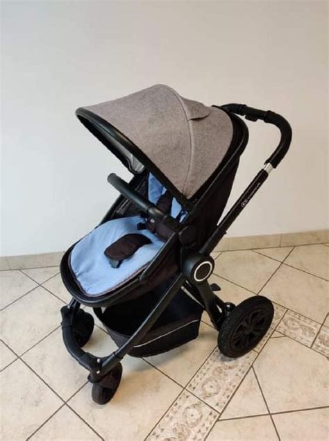 Otroški voziček s previjalno torbo