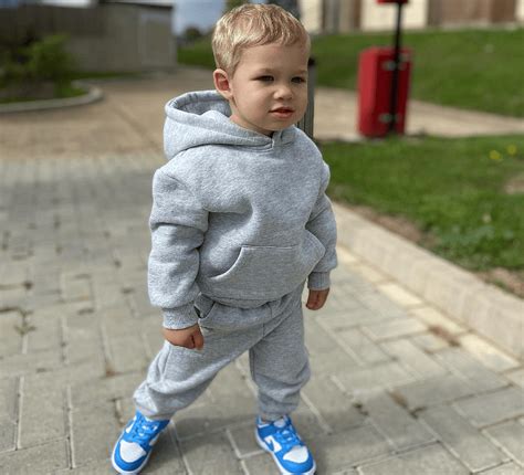 različni materiali za otroške jopice