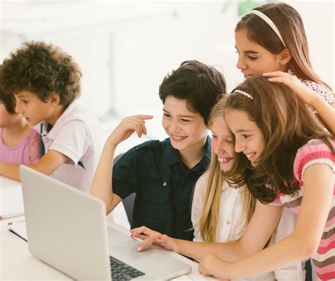 Otrok se uči samostojno sedeti