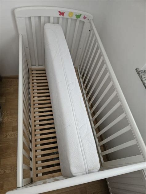 otroška posteljica z vzmetnico