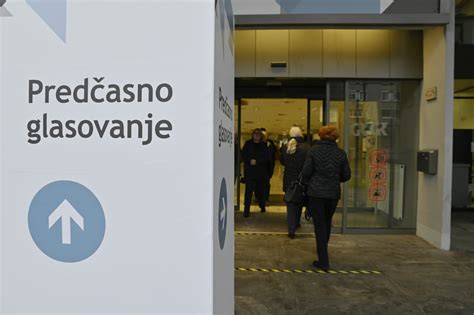 Slika: Volišče na Irskem med referendumom