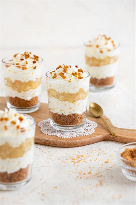 Med v kozarcu s čebričkom