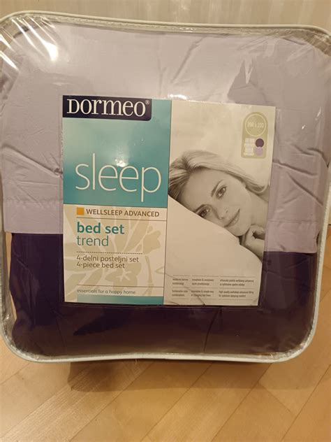 Bližnji posnetek mehke tkanine odeje Dormeo