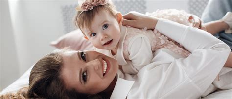 Simbolična upodobitev povezave med materjo in otrokom