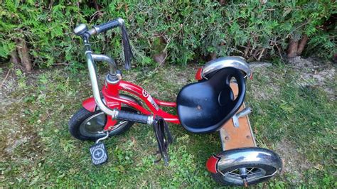 Otroški tricikel na prostem