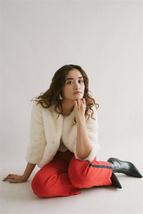 Ženska z dojenčkom v naročju