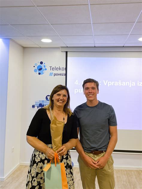 Simbolična upodobitev poroda kot vzpona na goro, z žensko, ki dosega vrh in občuti olajšanje in veselje.