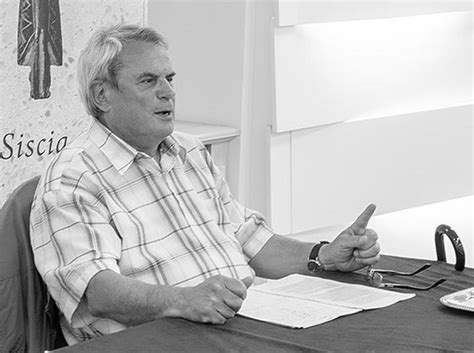 Profesor Mijo Kopljar med predavanjem