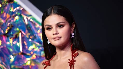 Selena Gomez v elegantni obleki