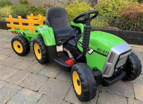 otroški električni traktor s prikolico