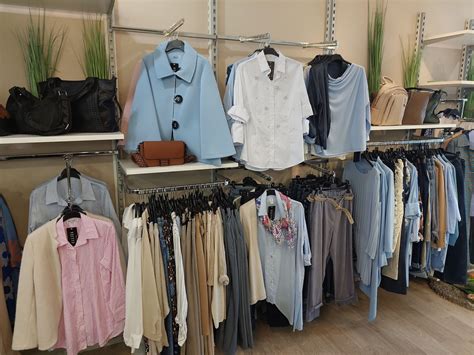 različni materiali za oblačila