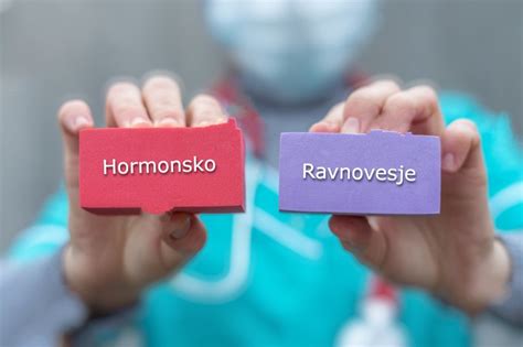 Grafikon, ki prikazuje raven hormonov skozi življenje ženske