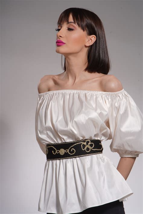 Vezen detajl na otroškem oblačilu