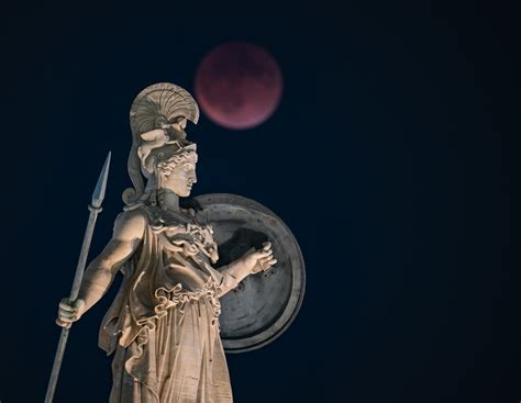 Ilustracija zvezdnega neba s polno luno