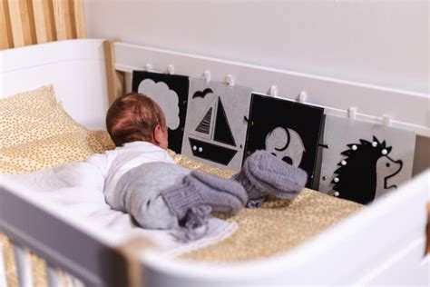 Novorojenček ovit v tetra plenico