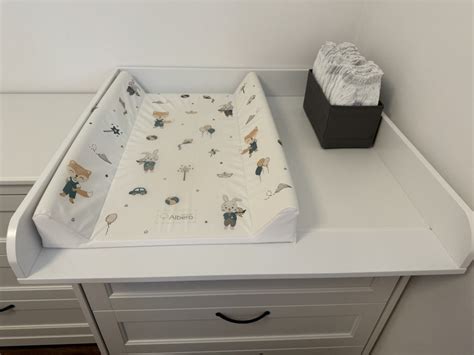 organizatorji za previjalno mizo