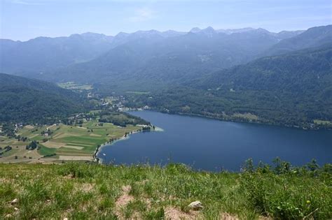 Pogled na Bohinjsko jezero s ptičje perspektive