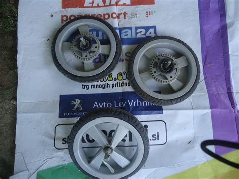 Primerjava različnih vrst koles za otroške vozičke