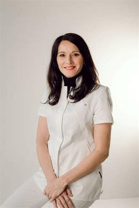 Simbolična upodobitev stresa vpliva na žensko telo