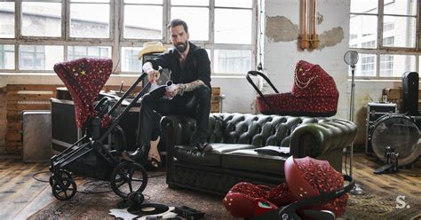 Kolekcija otroških vozičkov v različnih 