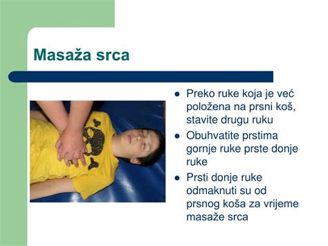 Ilustracija: Položaj rok pri masaži srca dojenčka