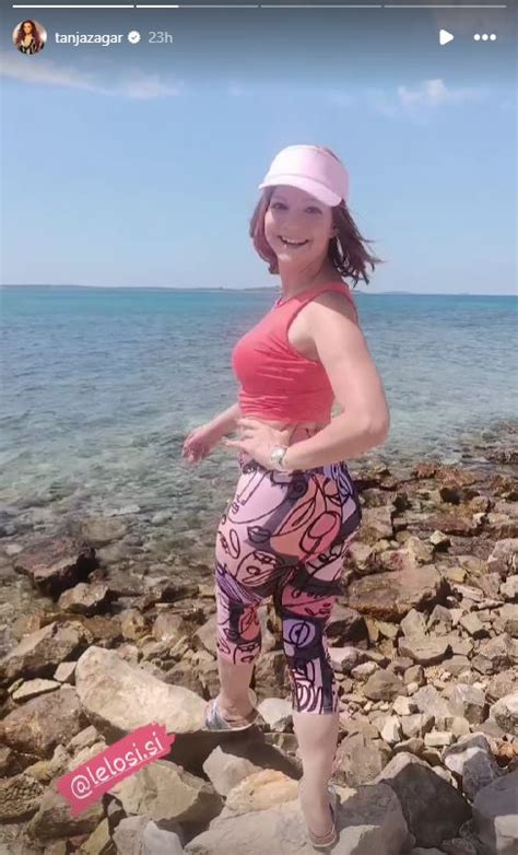 Tanja Žagar v kopalkah med nosečnostjo