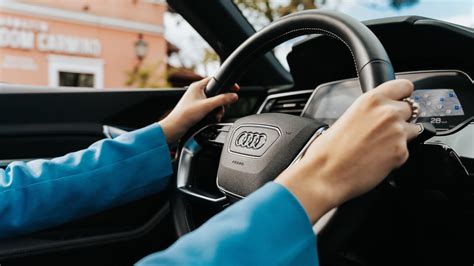 Diagram, ki prikazuje pravilno držanje testne paličice med testiranjem