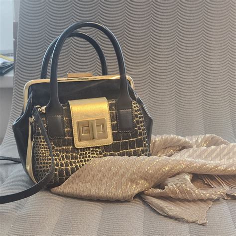 Različni dodatki za nosečnice: šal, jakna, torbica