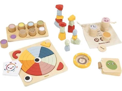 škatla z različnimi teksturami za senzorično igro