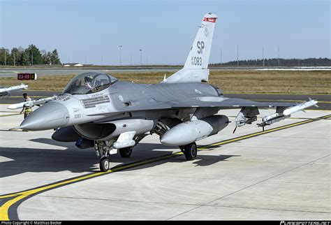 F-16 Fighting Falcon v letu