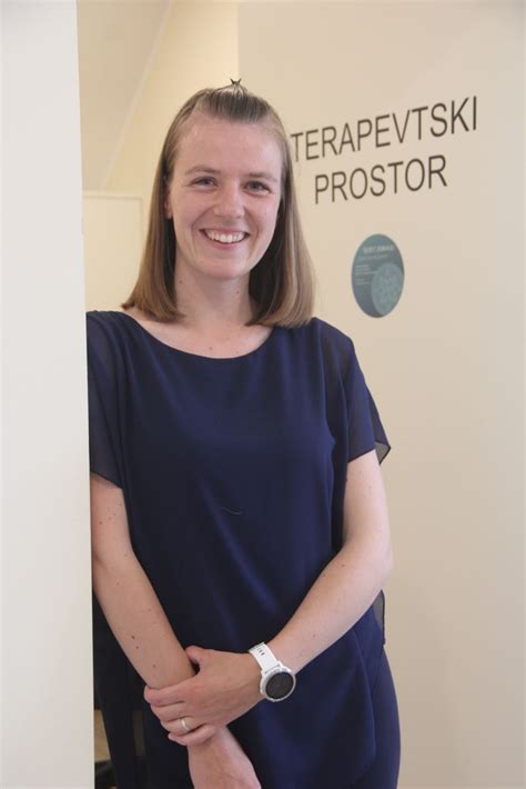 Nosečnica med Bownovo terapijo, udobno nameščena