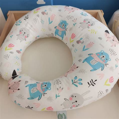 Različne oblike in polnila blazin za dojenje