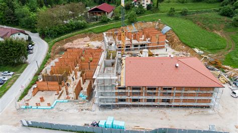 Prikaz doma za starejše z okolico