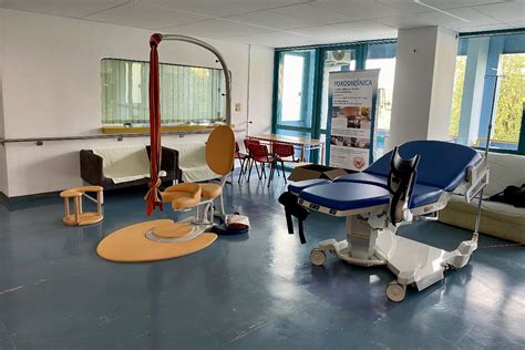 Sodobna porodna postelja v Šempetrski porodnišnici