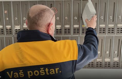 Poštar dostavlja telegram