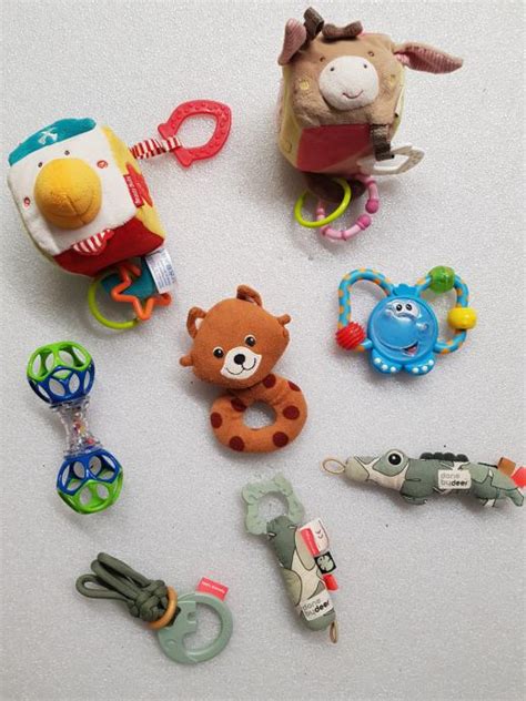 Različne ropotuljice in grizala