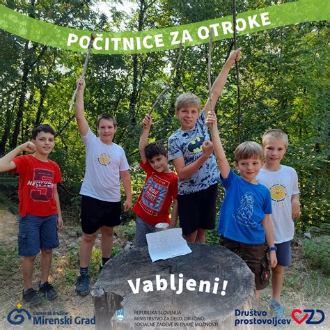 Družina, ki skupaj skrbi za otroka