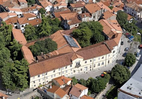 Servitski samostan v Kopru, zapuščena fasada