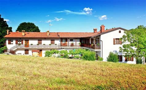 Kmetija s hišo in okolico