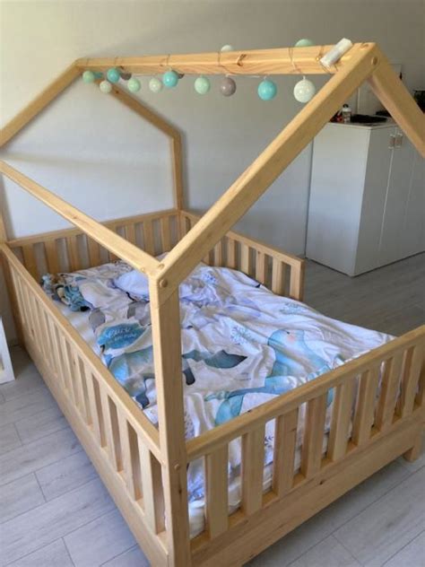 modularna otroška postelja in igralni stol