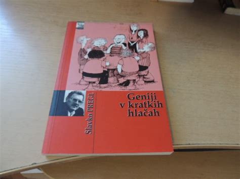 Dojenček v kratkih hlačah na prostem