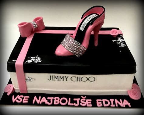 Ilustracija rojstnodnevne torte z gorečimi svečkami