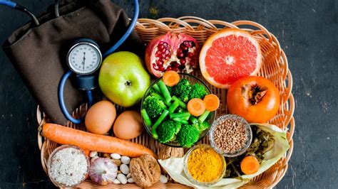 Grafikon, ki prikazuje upad ženske plodnosti po 35. letu starosti